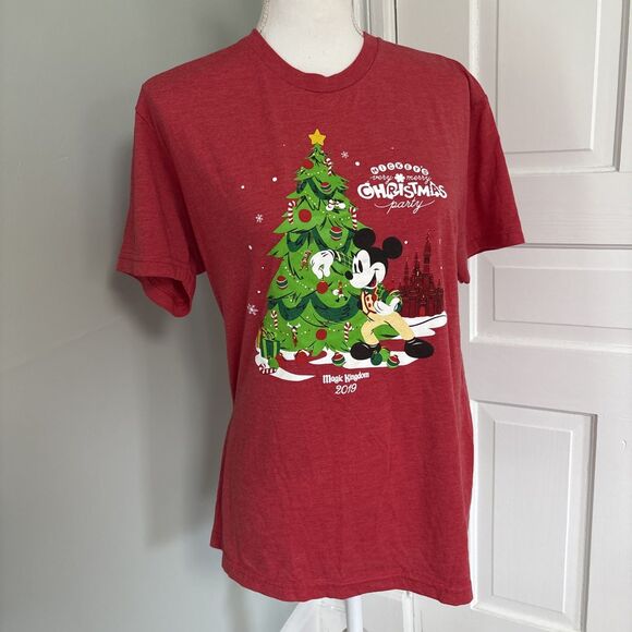 New Disney Parks 2019 “Mickey's Very Merry Christmas Party” T-Shirt Medium - Picture 1 of 4